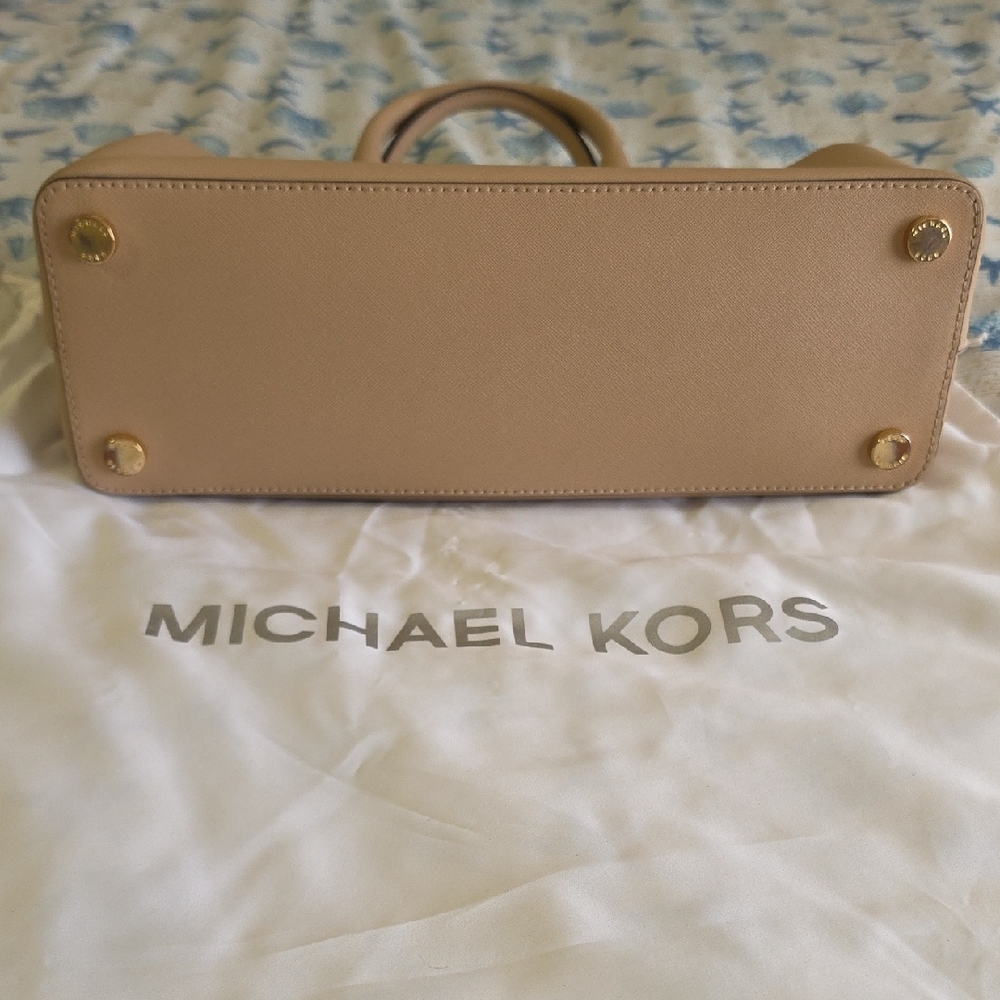 Michael Kors Savannah Large Satchel - Picture 3 of 15